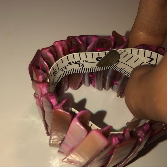 𝅺vtg Mother of Pearl MOP Stick Dyed Pink Stretch Bracelet 6” - 9” - Picture 3 of 3